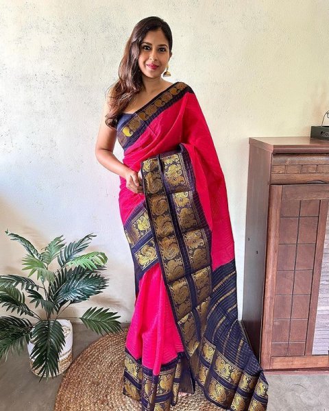 Image of Raani Cotton Silk Zari Check Weaved With Zari Border And Pallu Saree