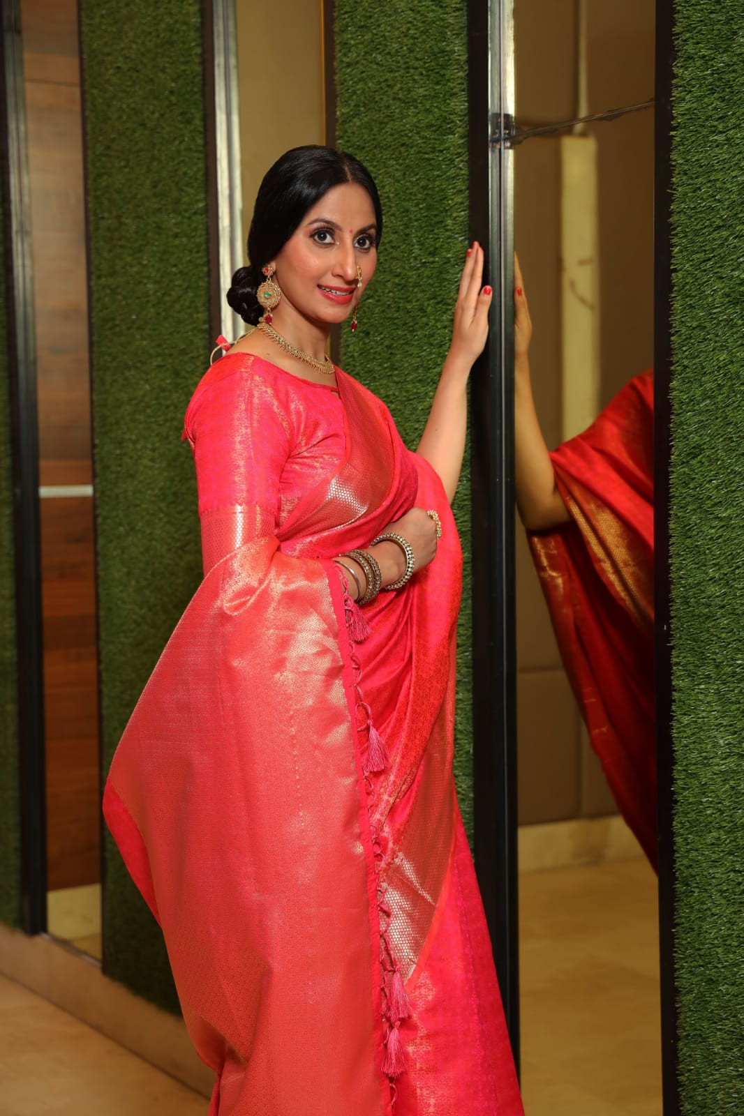 Pure Banarasi Silk Tanchoi All Over Zari Weaved Rich Pallu Saree