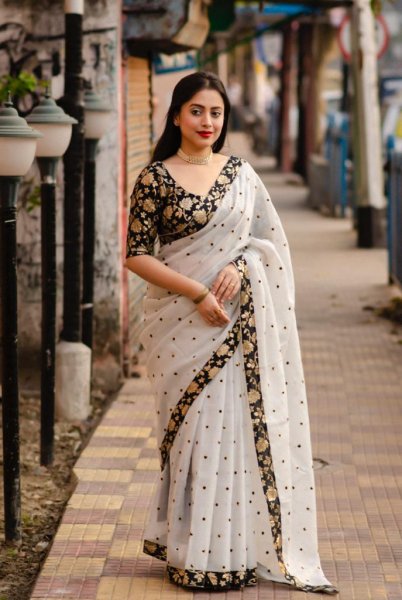 Image of Pure Linen All Over Sequence Embroidery Booti Saree