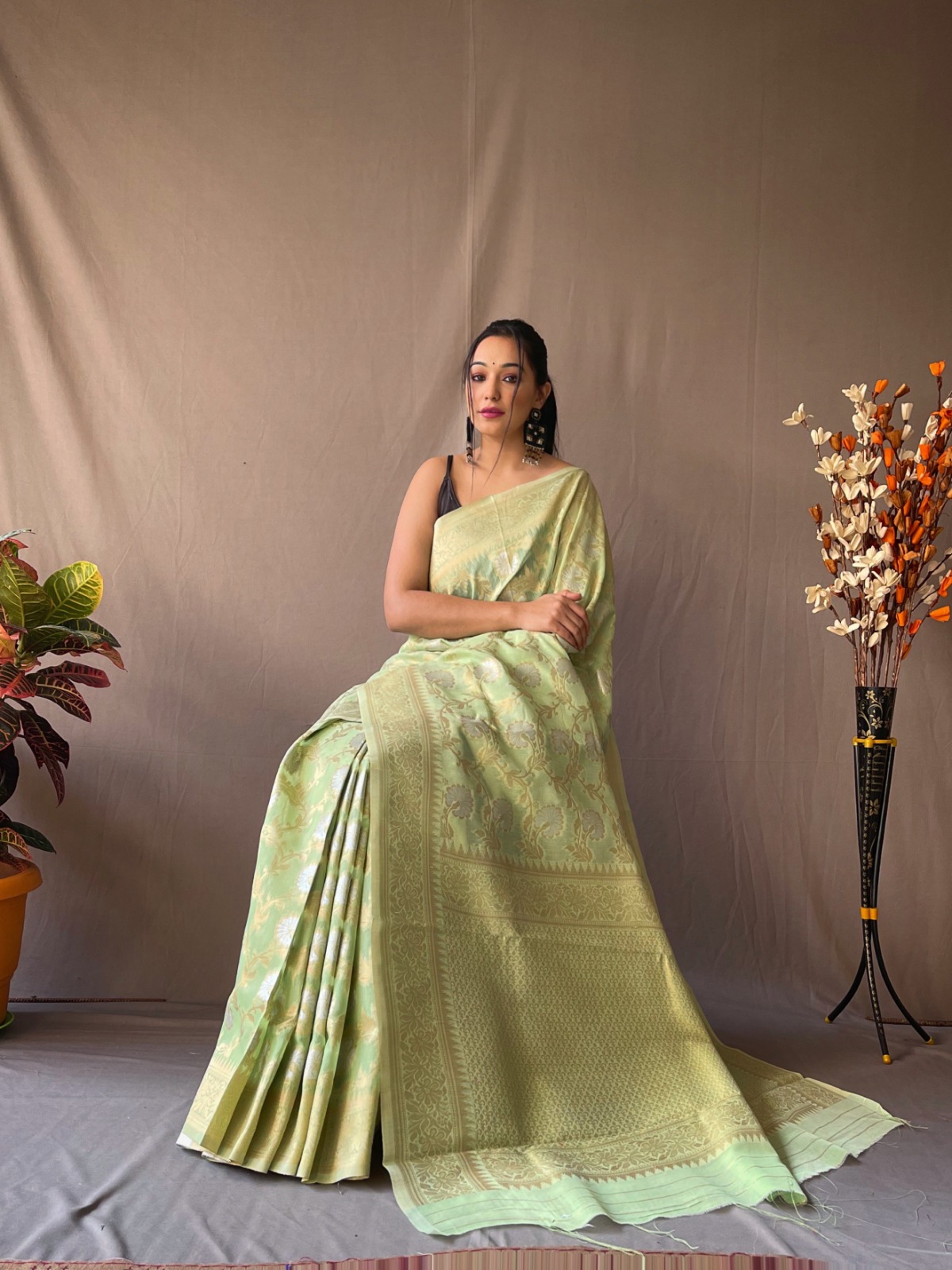 Pure Linen Tissue Silk All Over Gold Silver Zari Weaved With Rich Pallu Saree