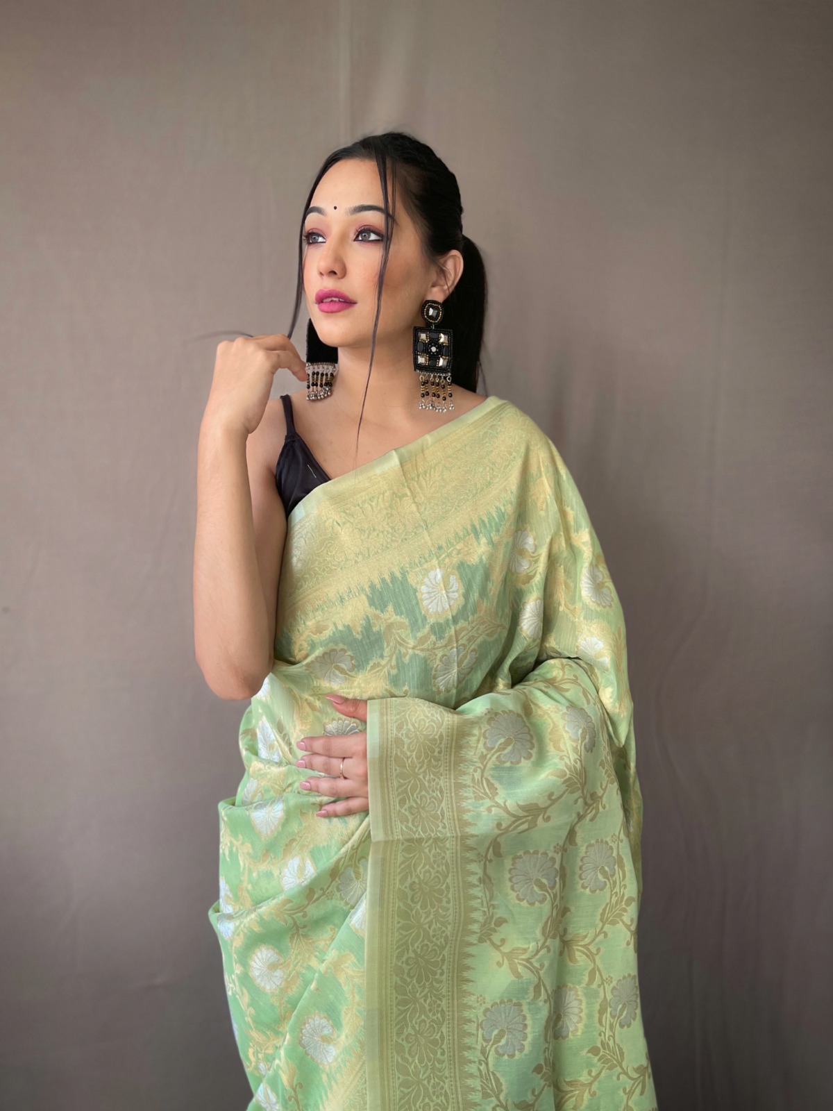 Pure Linen Tissue Silk All Over Gold Silver Zari Weaved With Rich Pallu Saree