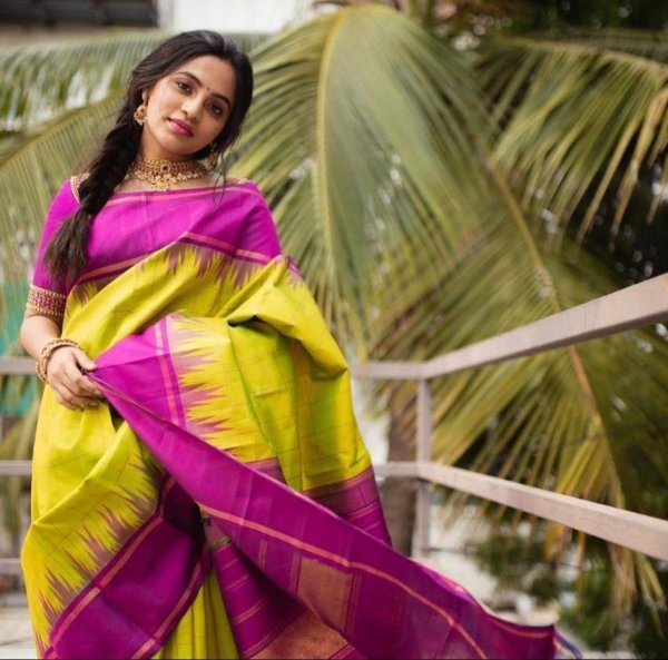 Image of Mehendi Banarasi Silk Check Saree With Magenta Satin Temple Border