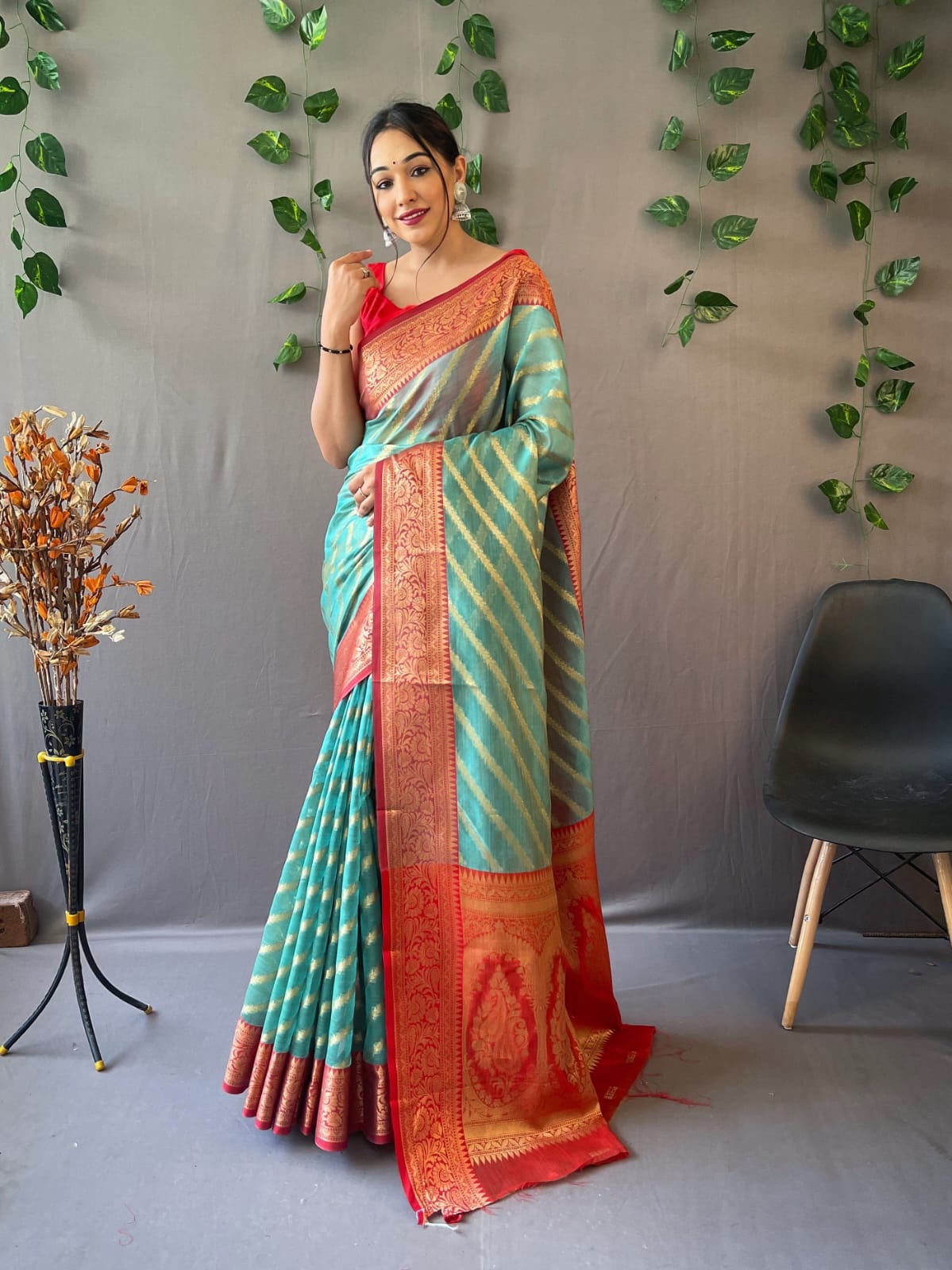Pure Organza Lehariya Zari Weaved Border And Rich Pallu Saree