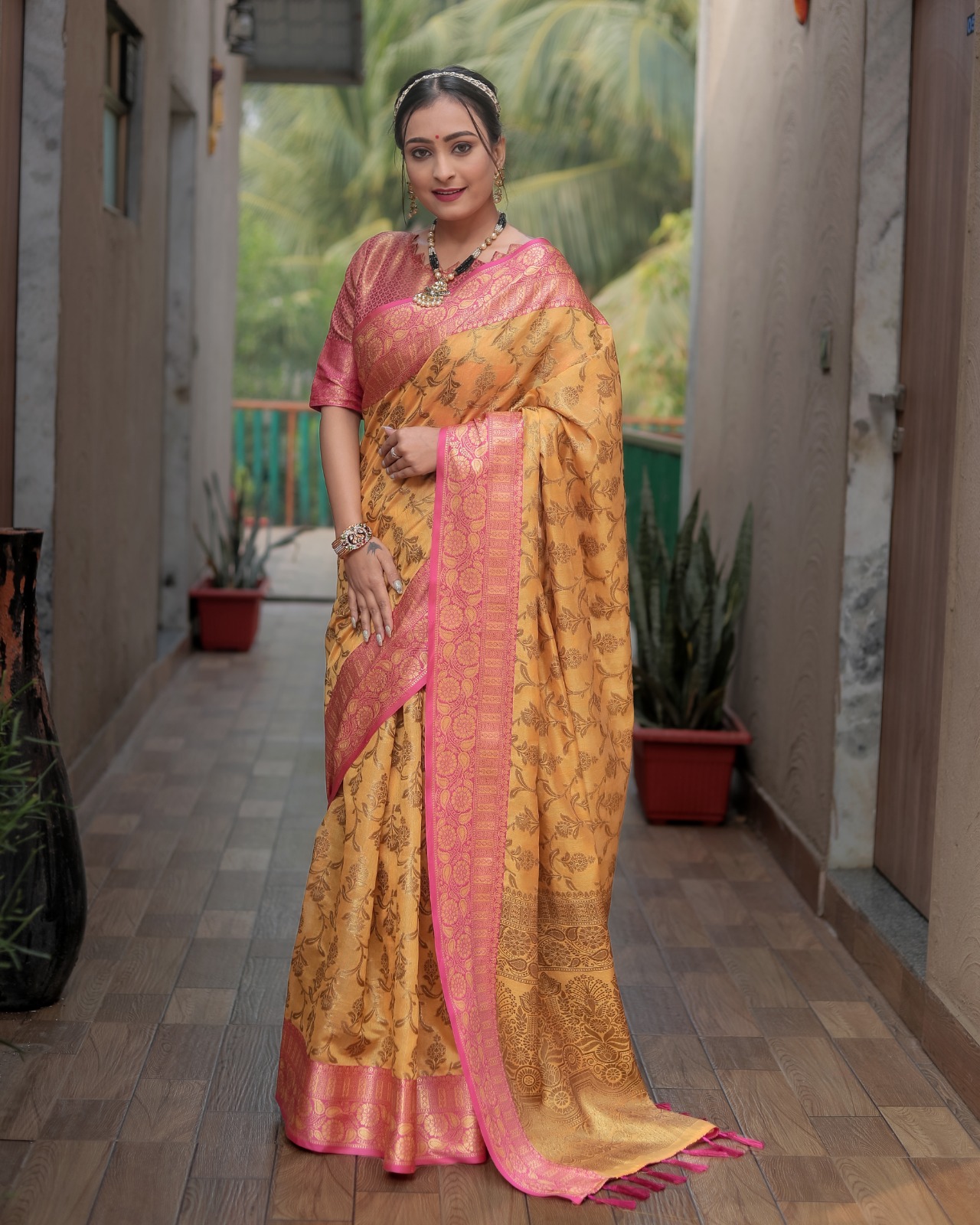 Pure Banarasi Handloom Katan Silk Rich Woven Body With Rich Pallu Saree