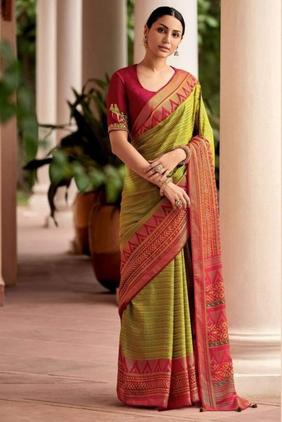 Image of Banarasi Silk Rich Zari Weaved Pallu And Temple Woven Border Saree