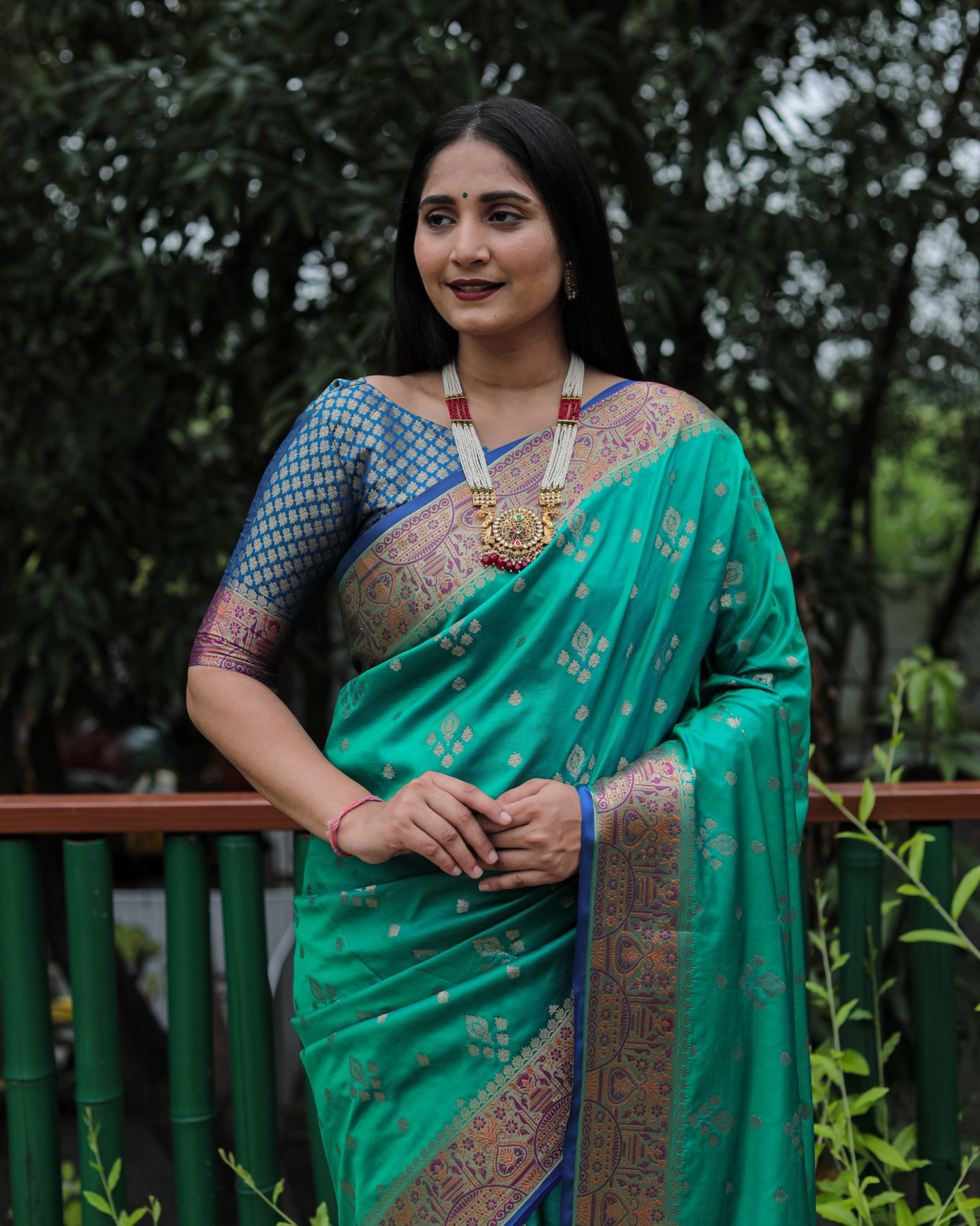 Banarasi Silk Gold Zari Weaved Body Pallu Meenakari Border Saree