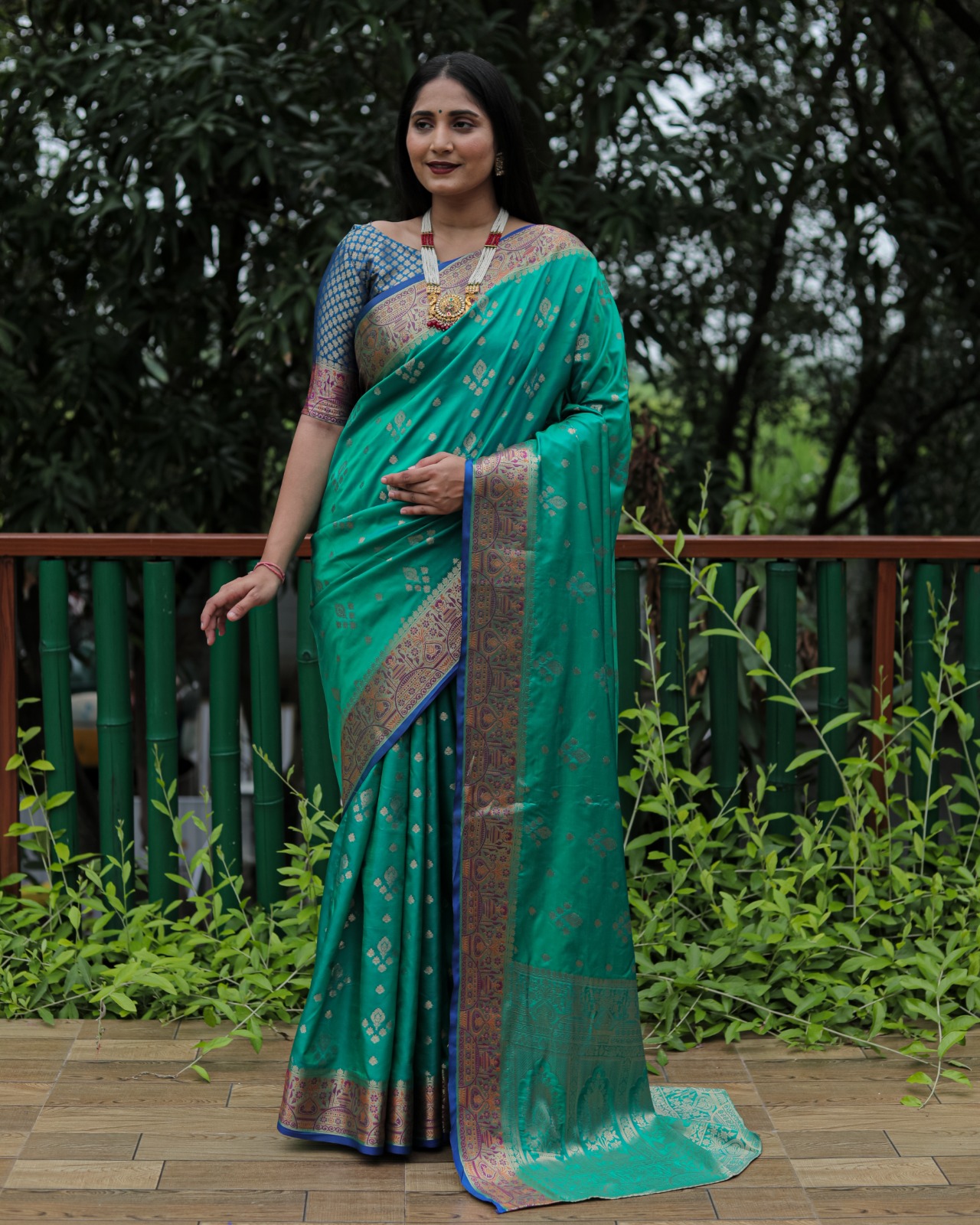 Banarasi Silk Gold Zari Weaved Body Pallu Meenakari Border Saree