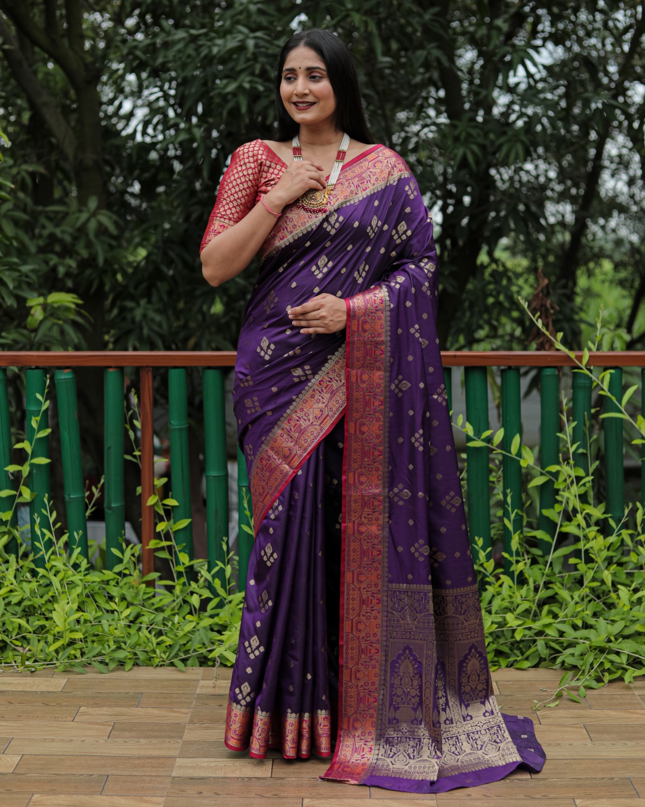 Banarasi Silk Gold Zari Weaved Body Pallu Meenakari Border Saree