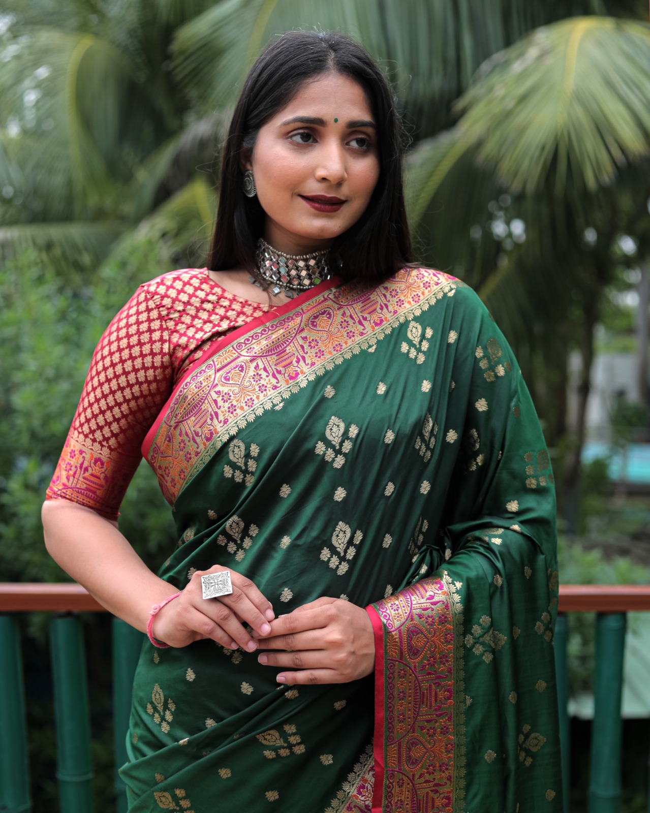 Banarasi Silk Gold Zari Weaved Body Pallu Meenakari Border Saree