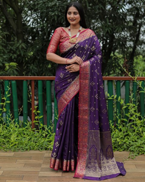 Image of Banarasi Silk Gold Zari Weaved Body Pallu Meenakari Border Saree