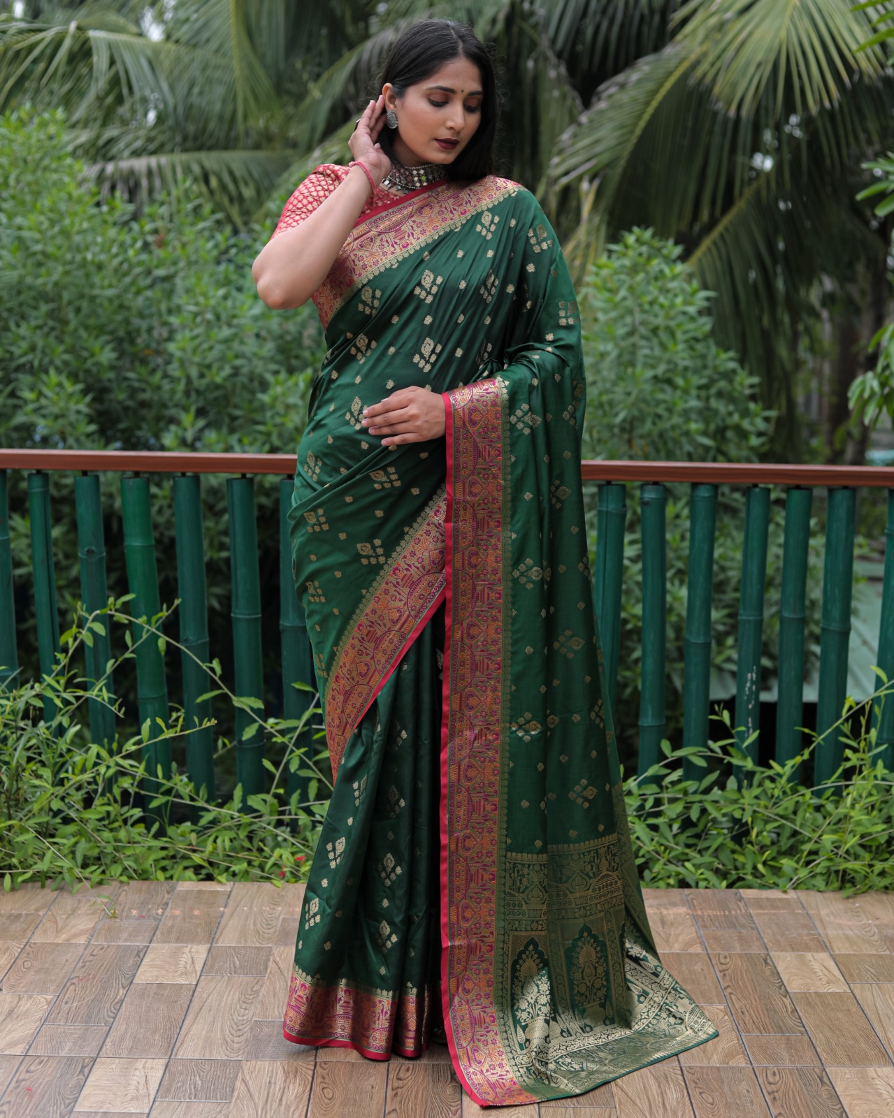 Banarasi Silk Gold Zari Weaved Body Pallu Meenakari Border Saree