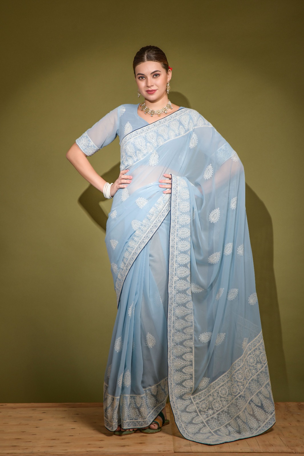 Georgette All Over Lucknavi Thread Work With Lace Border Saree
