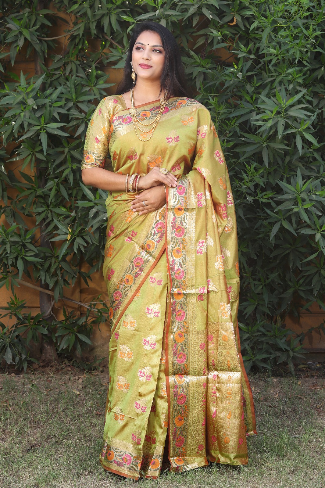 Pure Banarasi Silk Rich Gold Zari And Meenakari Weaved Saree