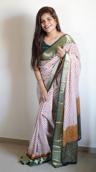 Image of Dola Silk With Zari Weaved Border And Colorful Printed Pallu Saree