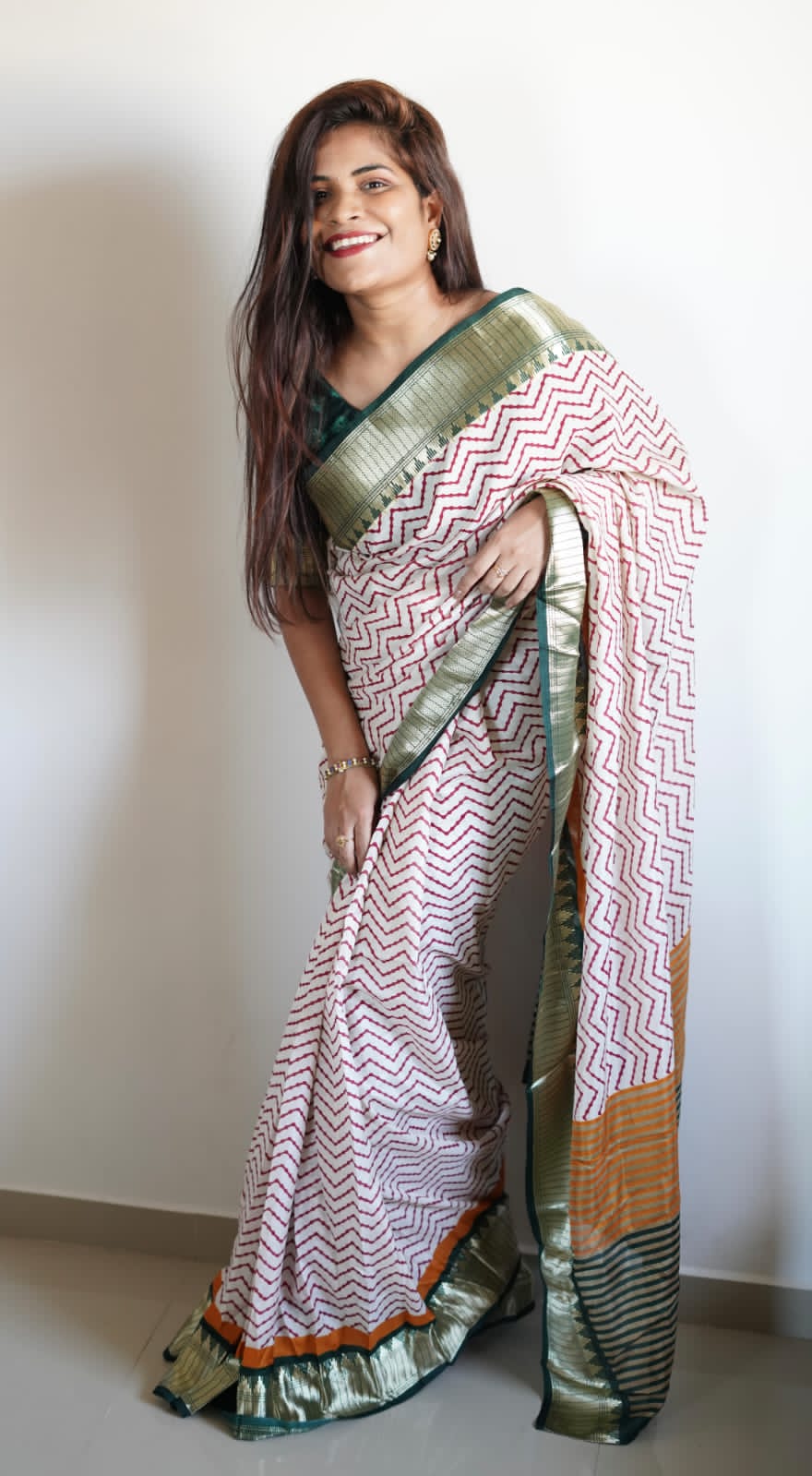 Dola Silk With Zari Weaved Border And Colorful Printed Pallu Saree