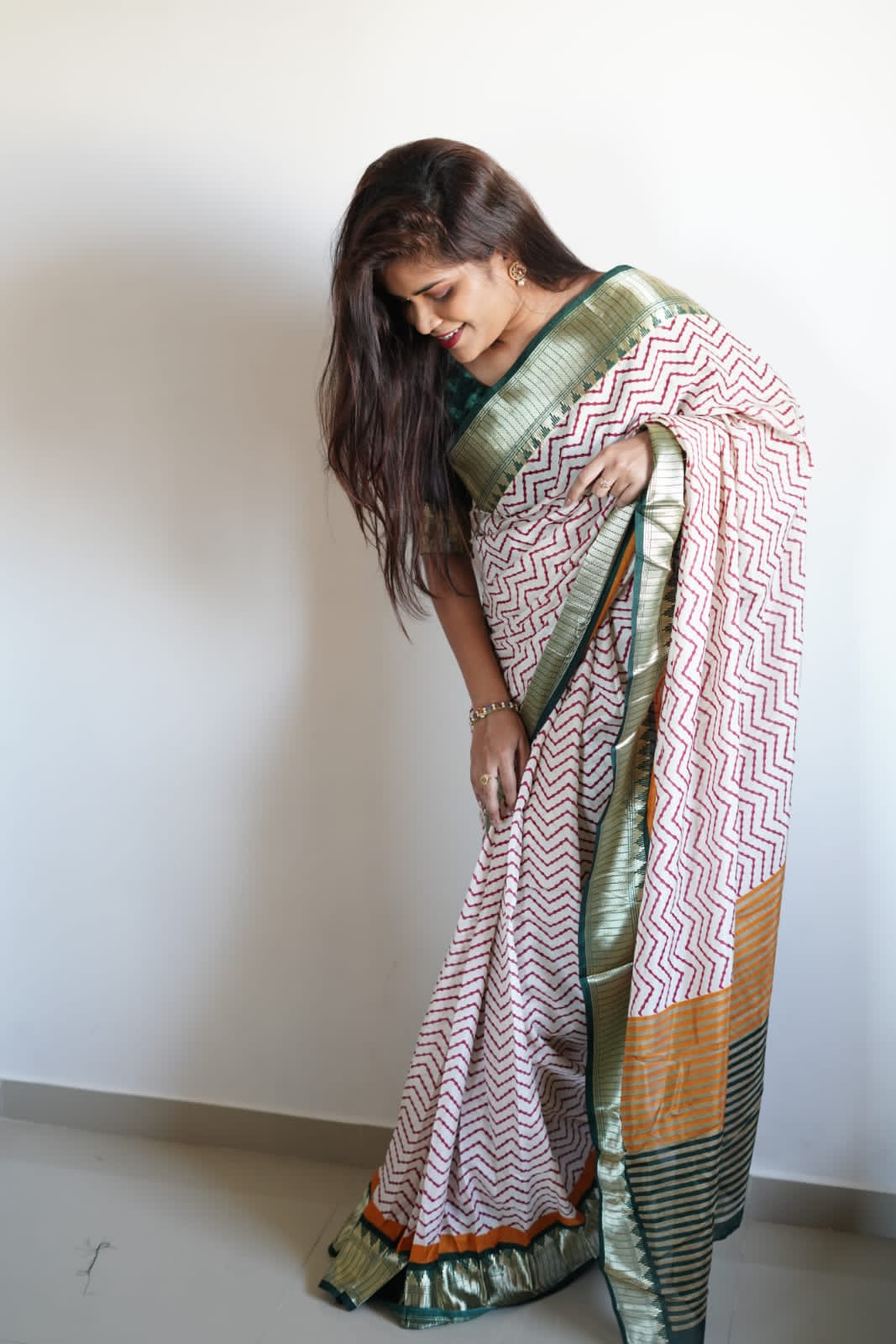 Dola Silk With Zari Weaved Border And Colorful Printed Pallu Saree