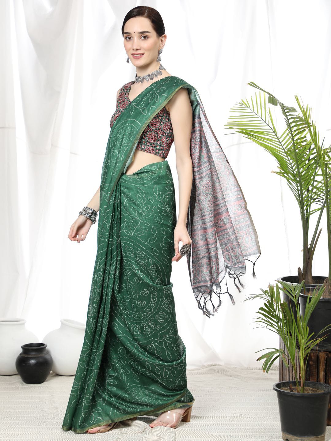 Soft Linen Cotton Bandhani Print All Narrow Zari Border Saree