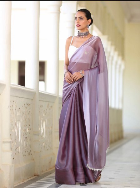Image of Metallic Polish Silk All Over Plain Saree With Latkans On Pallu