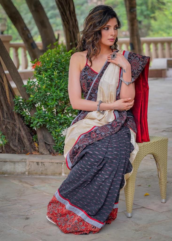 Grayish Modal Silk All Over Digital Printed Saree With Blouse Piece