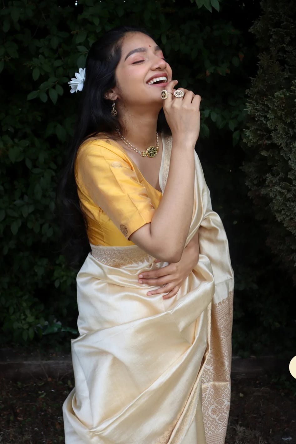 Handloom Silk Zari Weaved Rich Pallu And Border Saree With Blouse Piece