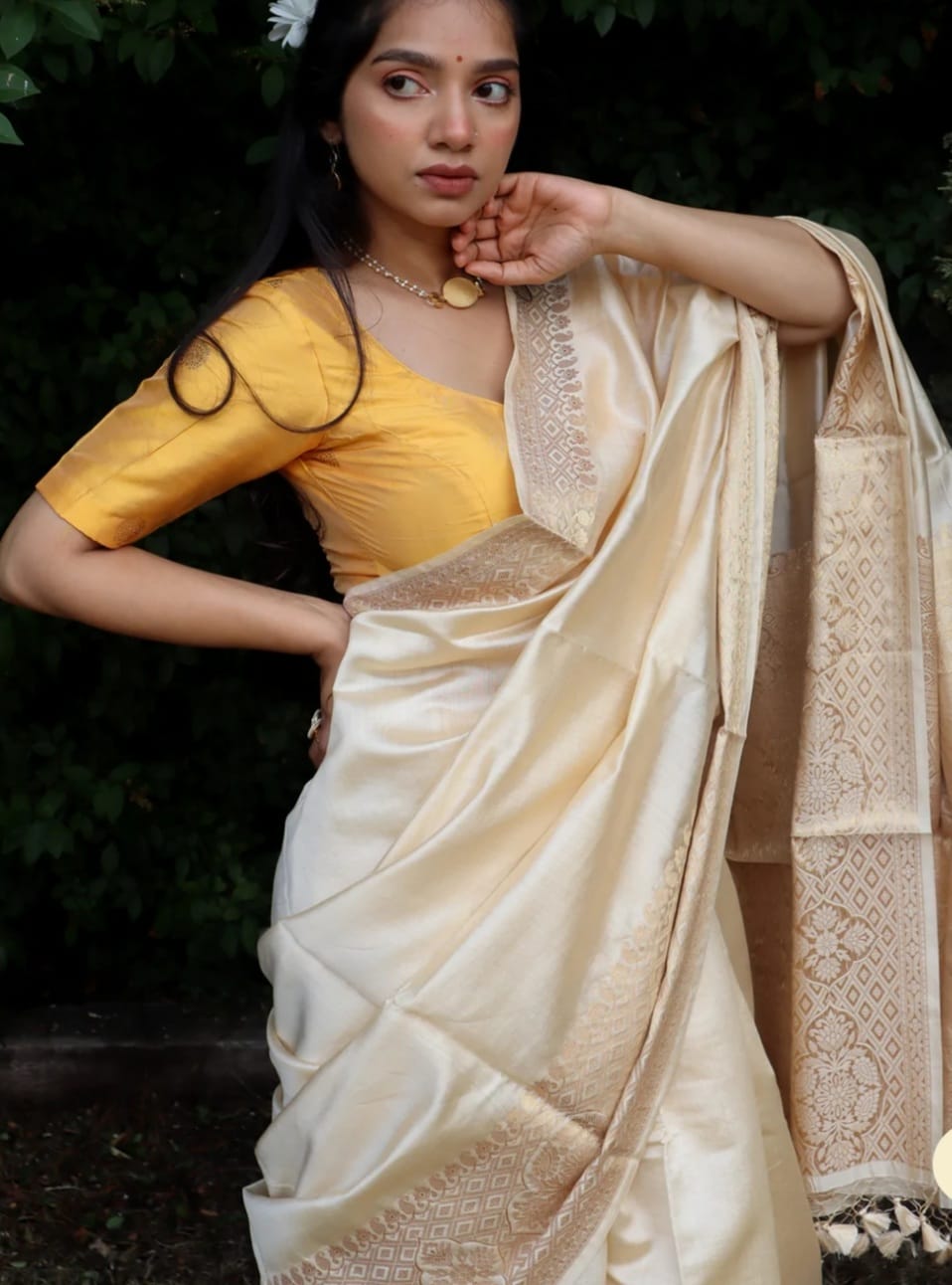 Handloom Silk Zari Weaved Rich Pallu And Border Saree With Blouse Piece