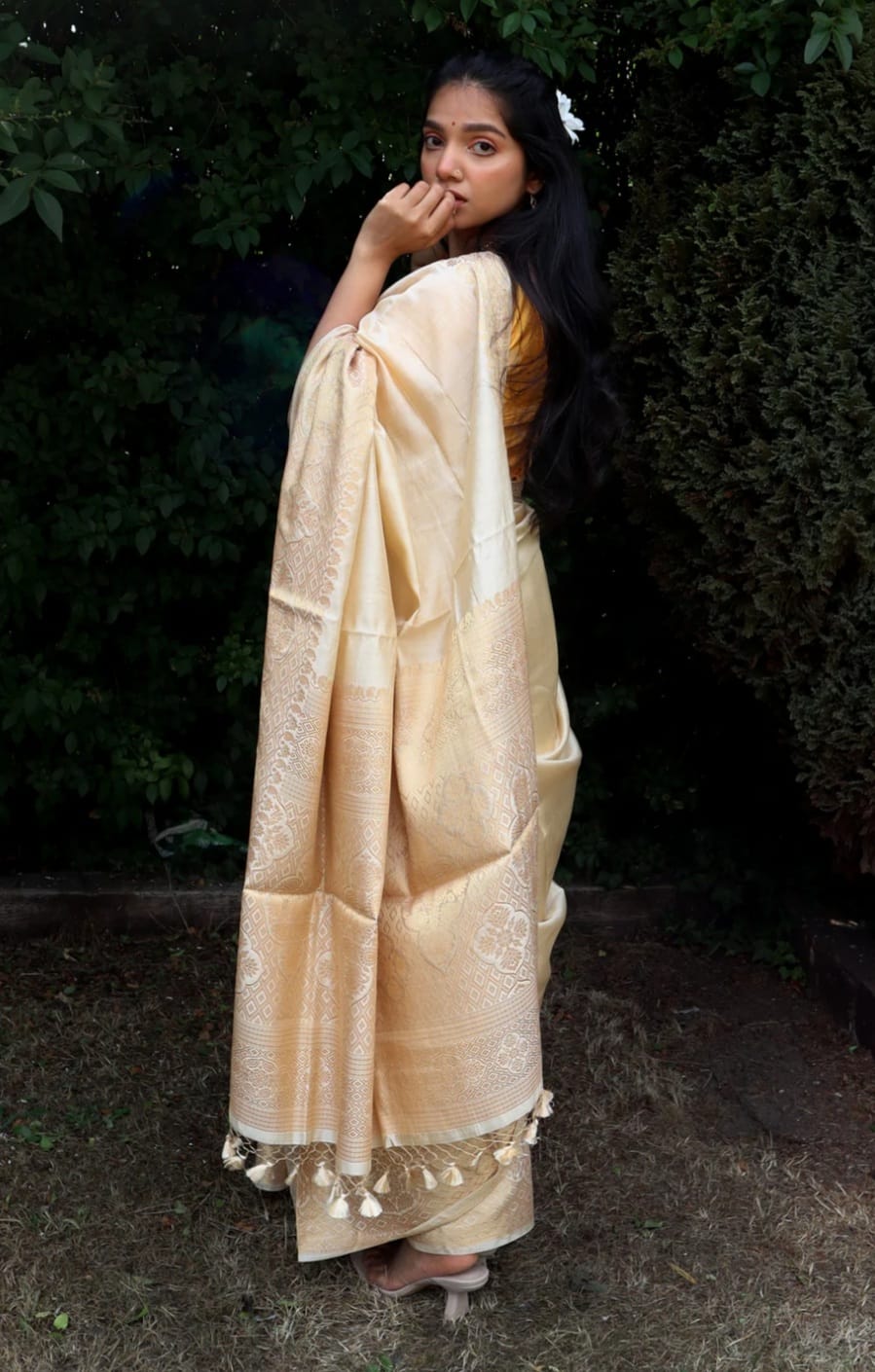 Handloom Silk Zari Weaved Rich Pallu And Border Saree With Blouse Piece