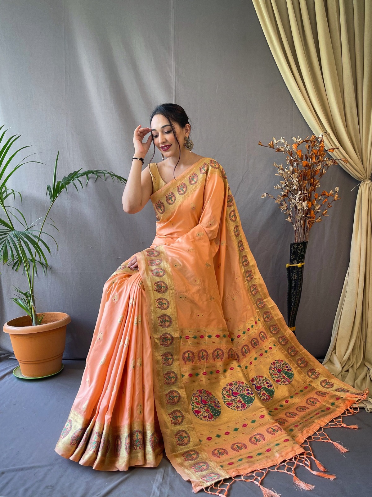 Pure Paithani Silk Meenakari Zari Weaved Motifs Rich Pallu Border Saree