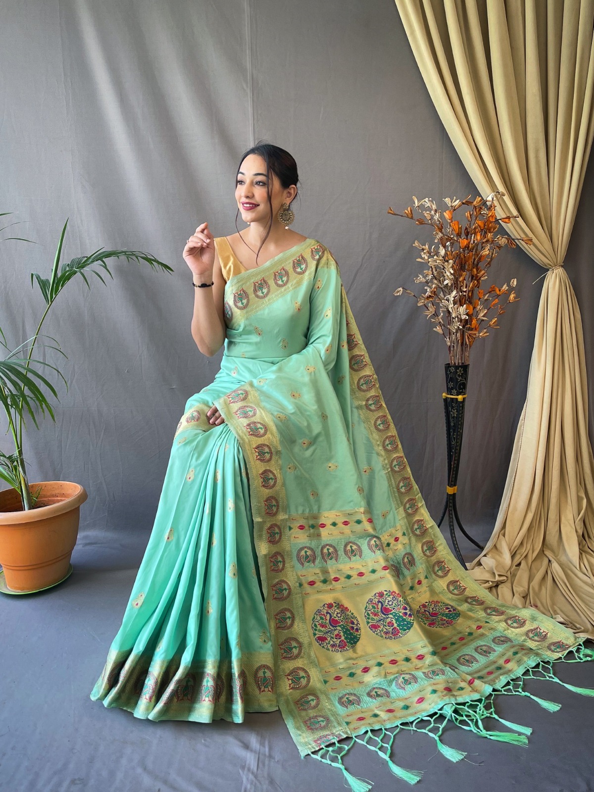 Pure Paithani Silk Meenakari Zari Weaved Motifs Rich Pallu Border Saree