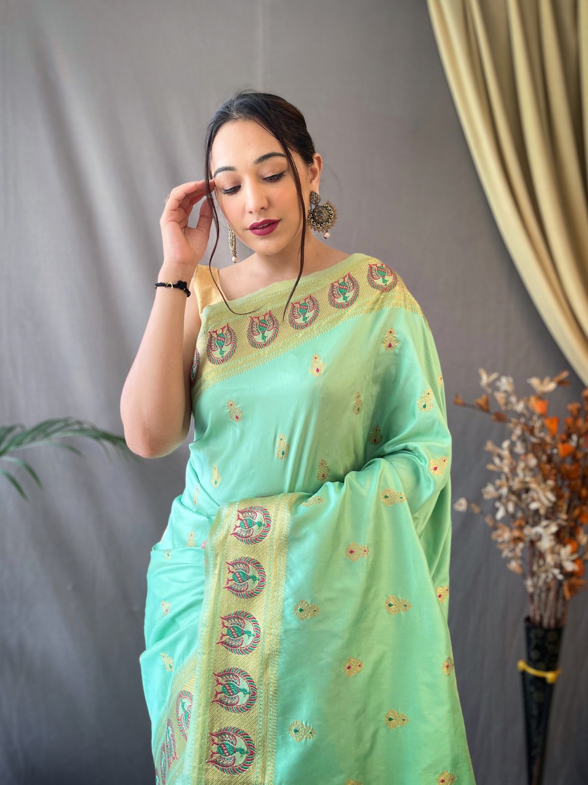 Pure Paithani Silk Meenakari Zari Weaved Motifs Rich Pallu Border Saree