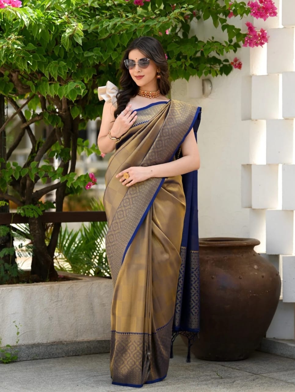 Handloom Weaving Kanjivaram Silk Rich Zari Woven Pallu And Border Saree