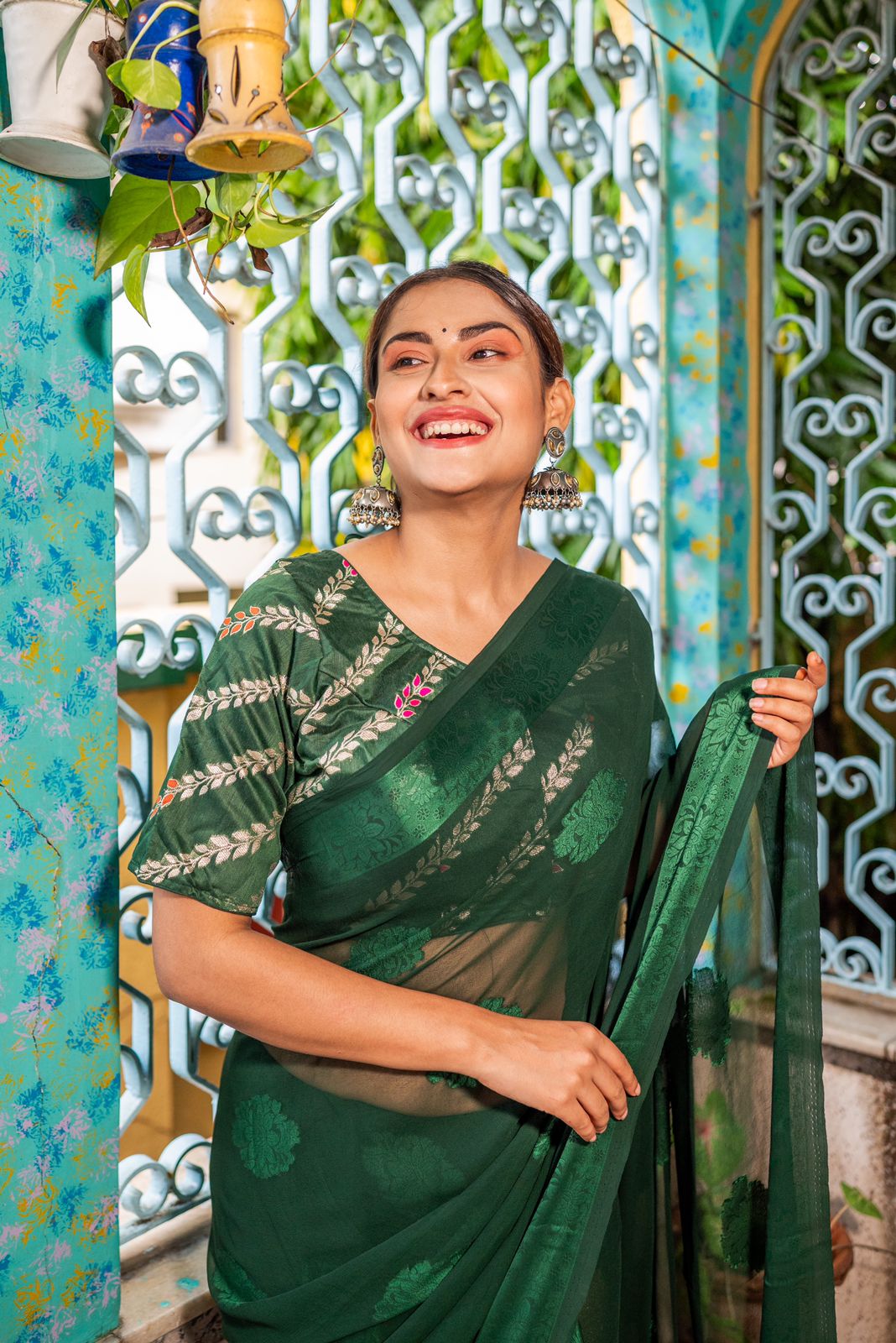 Pure Viscose Georgette Boota Pattern With Satin Brasso Border Saree