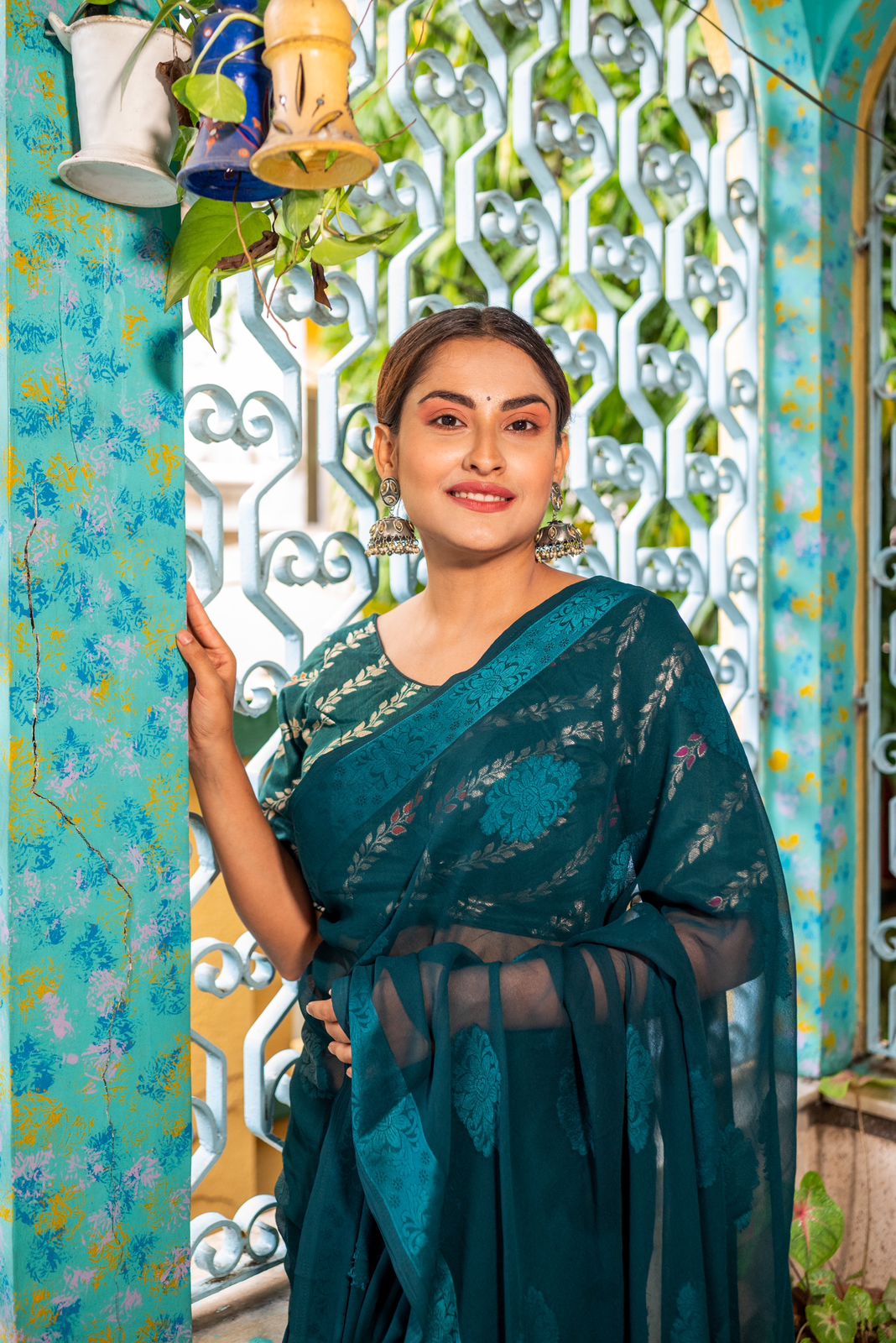 Pure Viscose Georgette Boota Pattern With Satin Brasso Border Saree