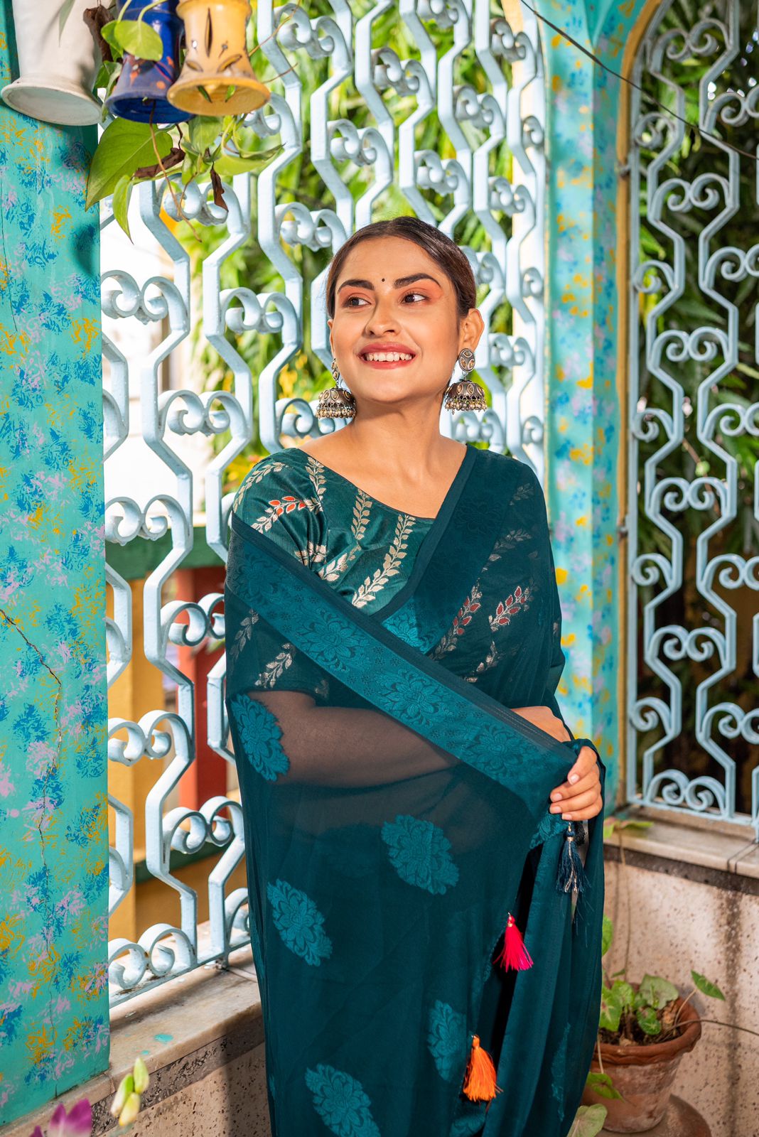 Pure Viscose Georgette Boota Pattern With Satin Brasso Border Saree