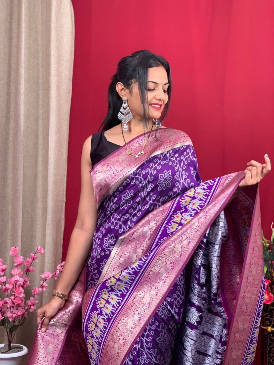 Pure Banarasi Patola Silk Rich Zari And Meenakari Weaved Body Pallu Saree