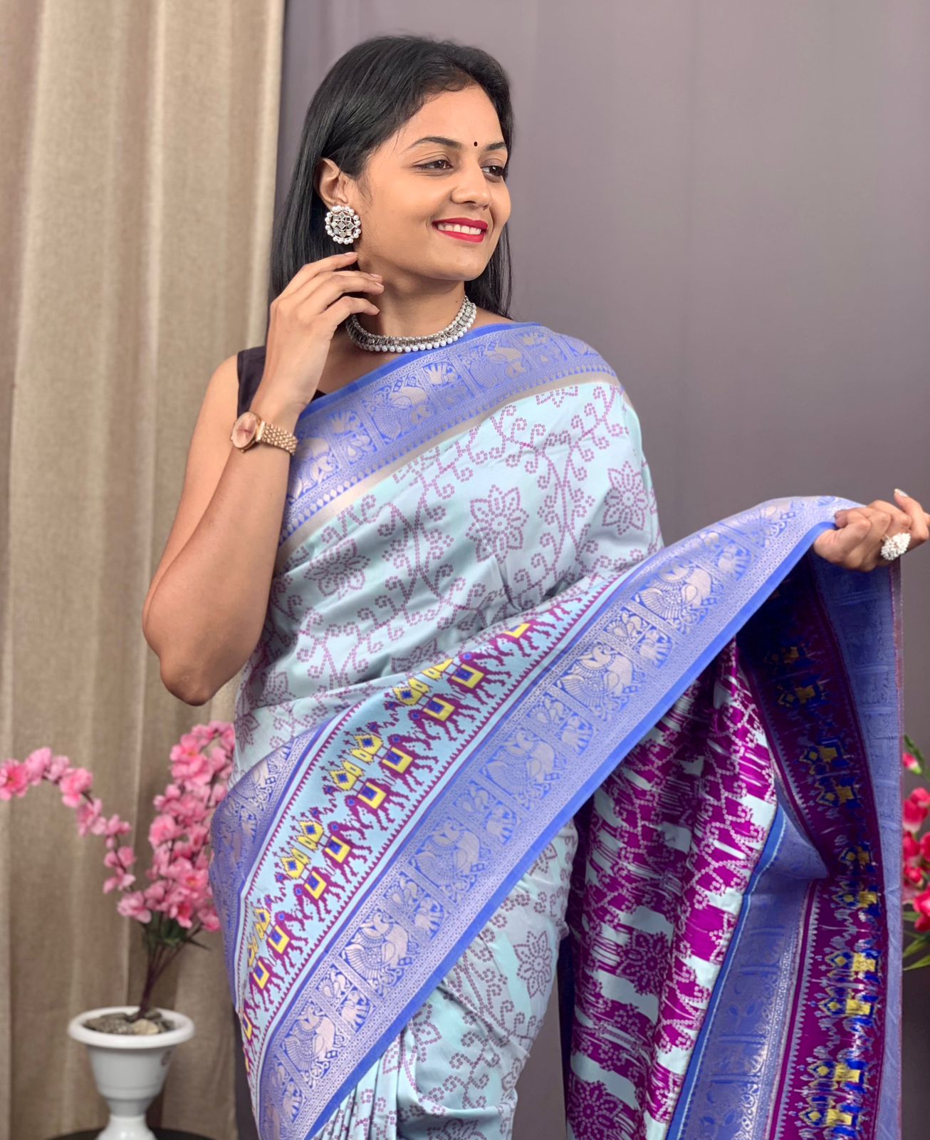 Pure Banarasi Patola Silk Rich Zari And Meenakari Weaved Body Pallu Saree