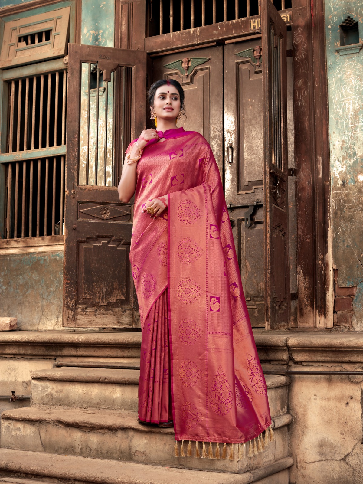 Pure Banarasi Silk Handloom Kuberpattu All Over Rich Zari Weaved Saree