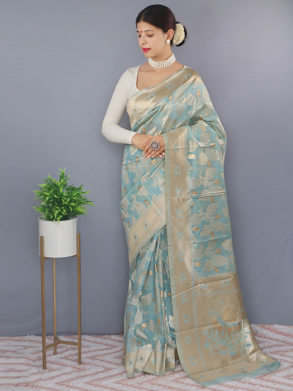Pure Linen All Over Gold Zari And Resham Weaved Rich Pallu Weaving Saree