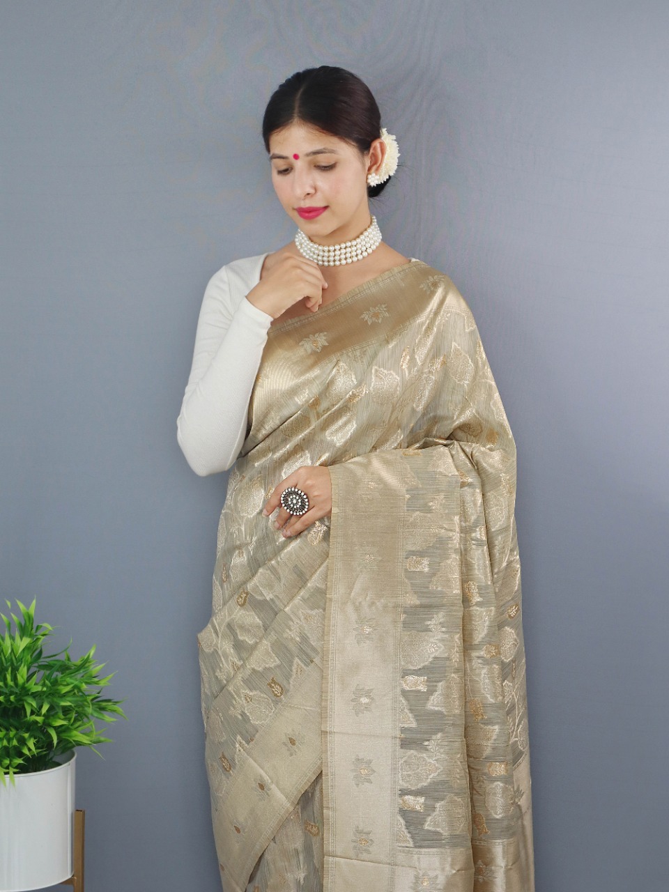 Pure Linen All Over Gold Zari And Resham Weaved Rich Pallu Weaving Sarees