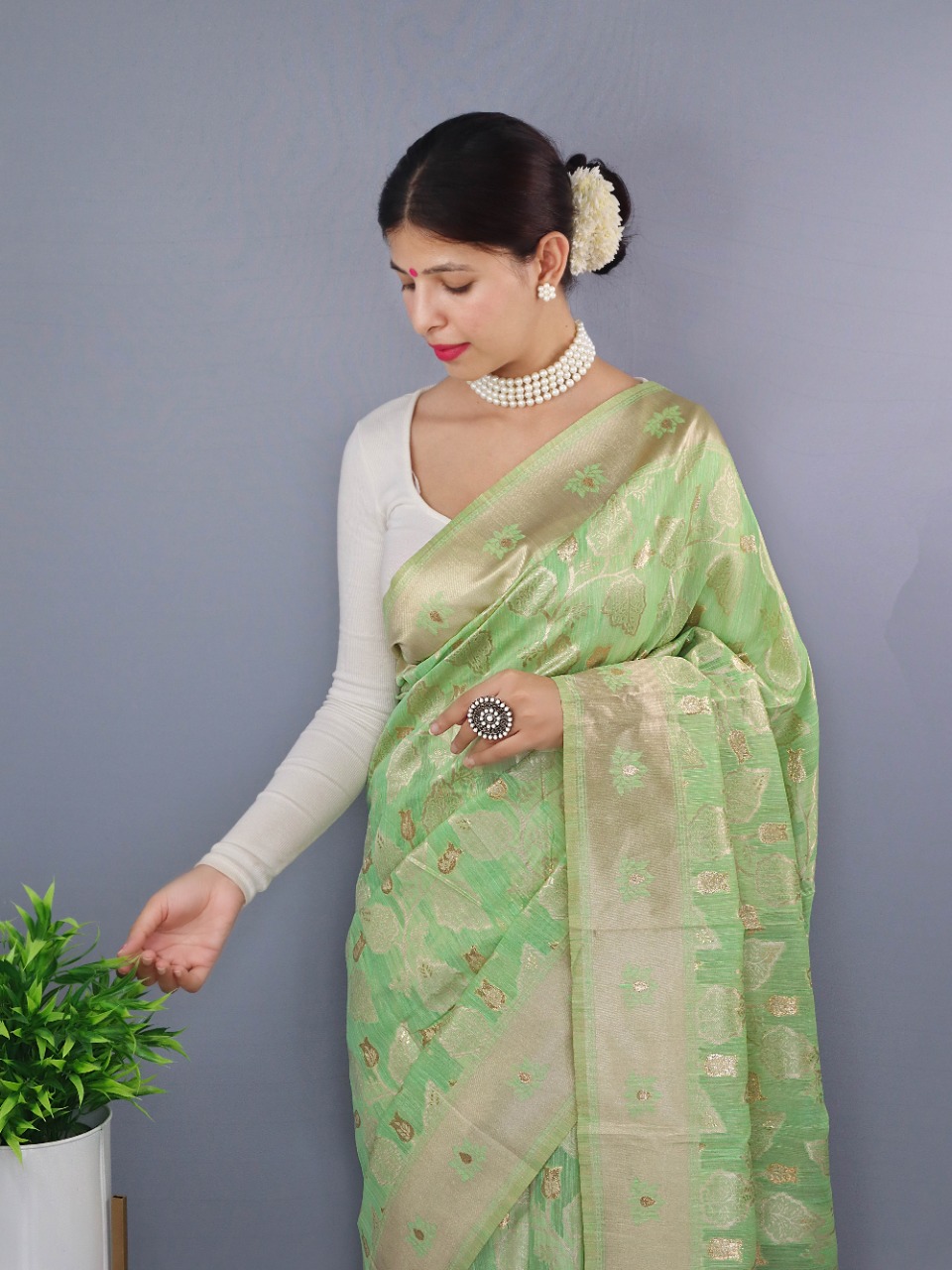 Pure Linen All Over Gold Zari And Resham Weaved Rich Pallu Weaving Sarees