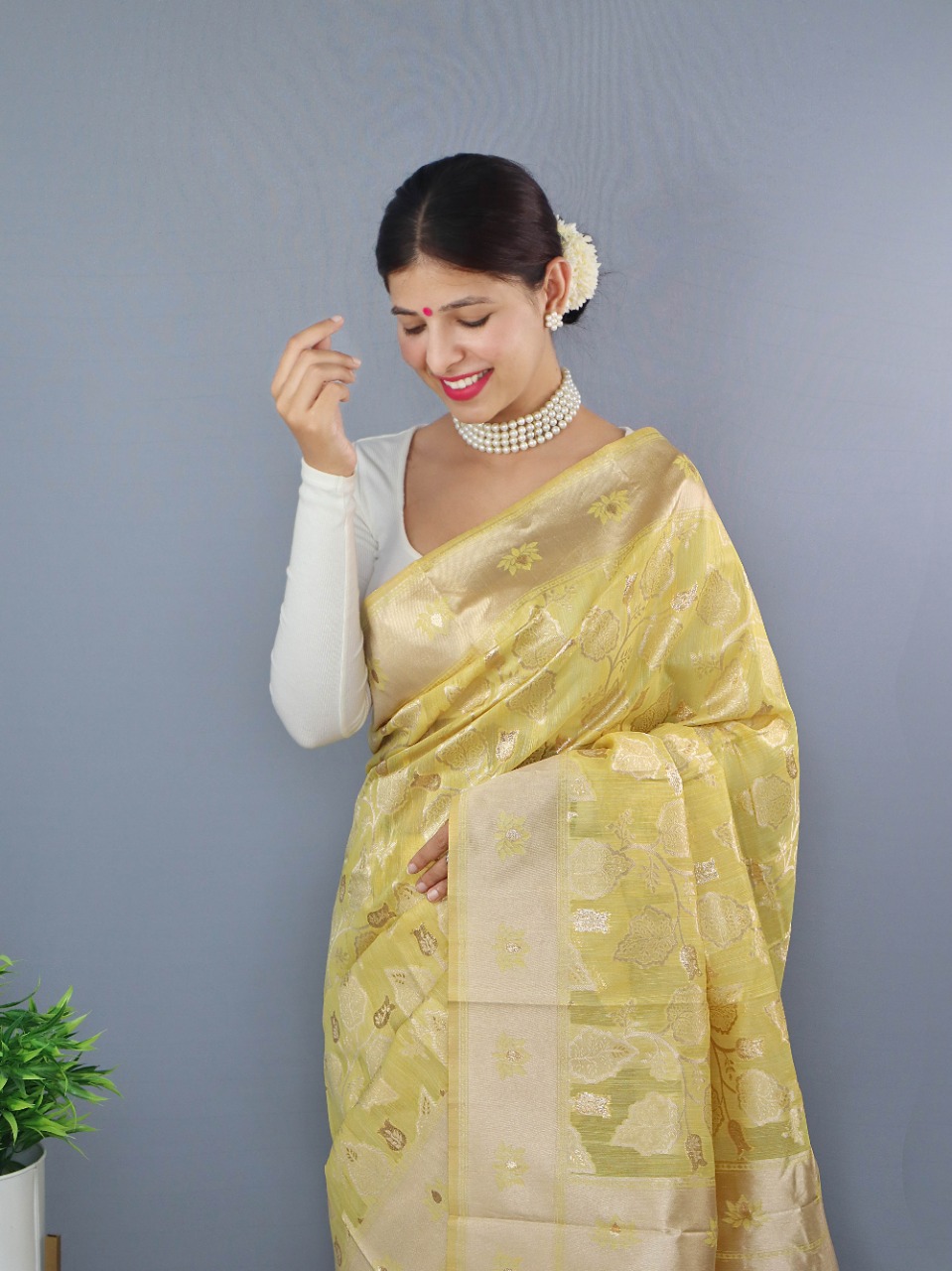 Pure Linen All Over Gold Zari And Resham Weaved Rich Pallu Weaving Saree