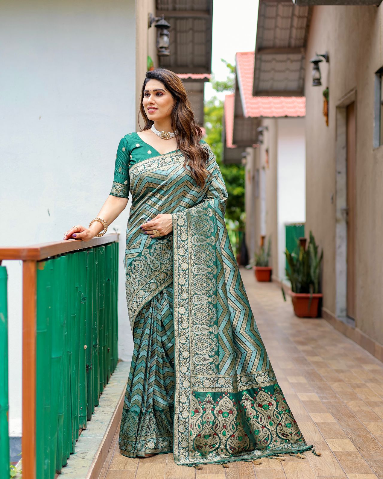 Pure Kanjivaram Silk Pattu Rich Zari Meenakari Lehariya Weaved Rich Pallu Border Saree