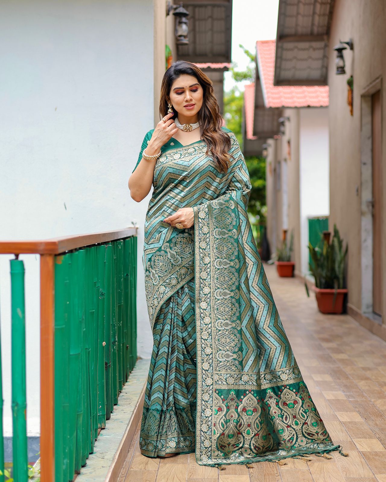 Pure Kanjivaram Silk Pattu Rich Zari Meenakari Lehariya Weaved Rich Pallu Border Saree