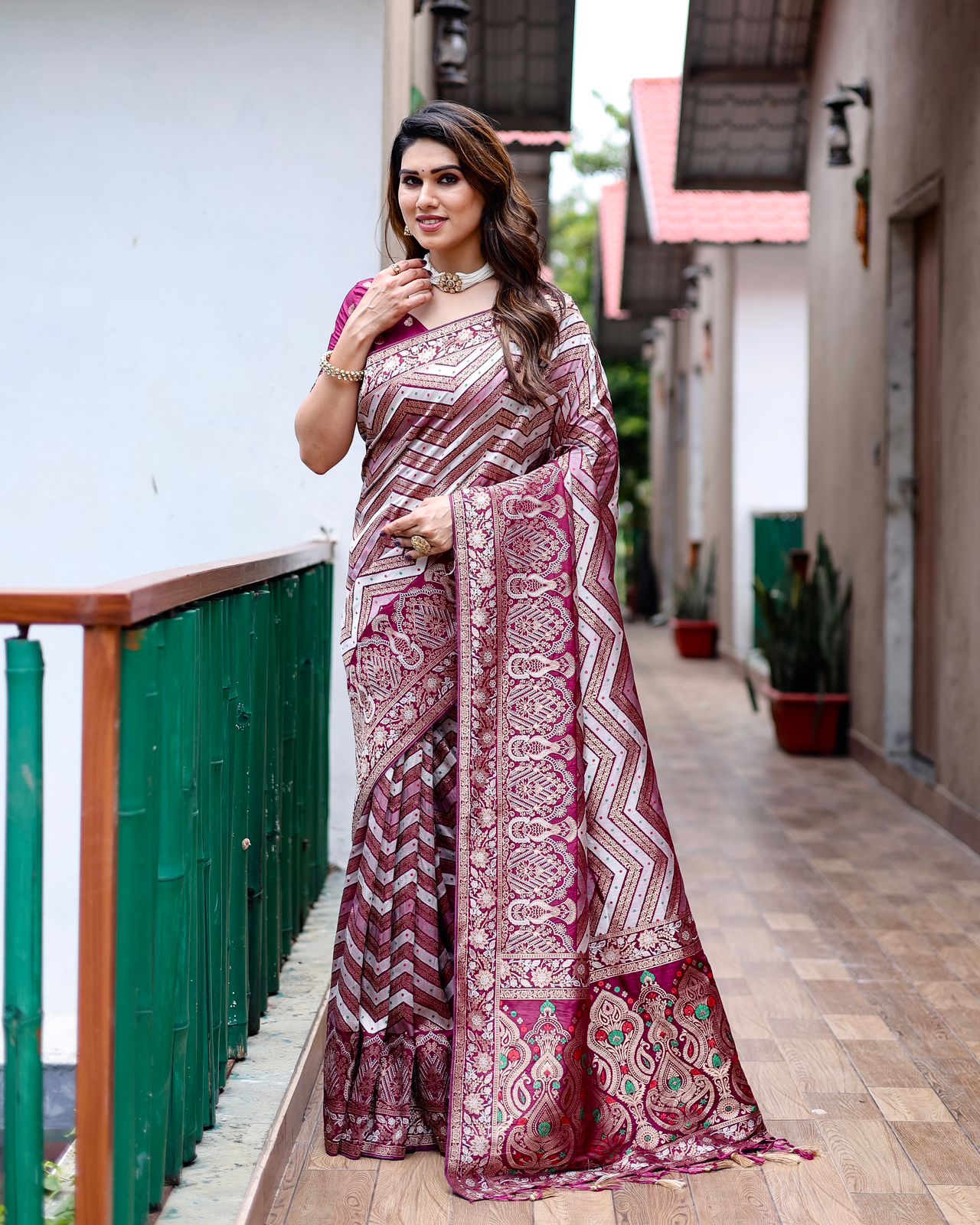 Pure Kanjivaram Silk Pattu Rich Zari Meenakari Lehariya Weaved Rich Pallu Border Saree