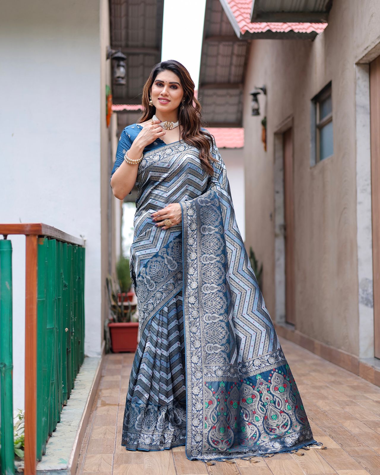 Pure Kanjivaram Silk Pattu Rich Zari Meenakari Lehariya Weaved Rich Pallu Border Saree