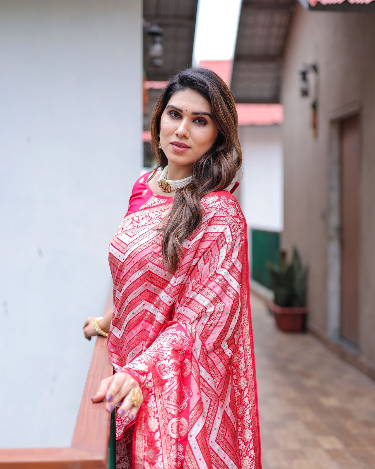 Pure Kanjivaram Silk Pattu Rich Zari Meenakari Lehariya Weaved Rich Pallu Border Saree