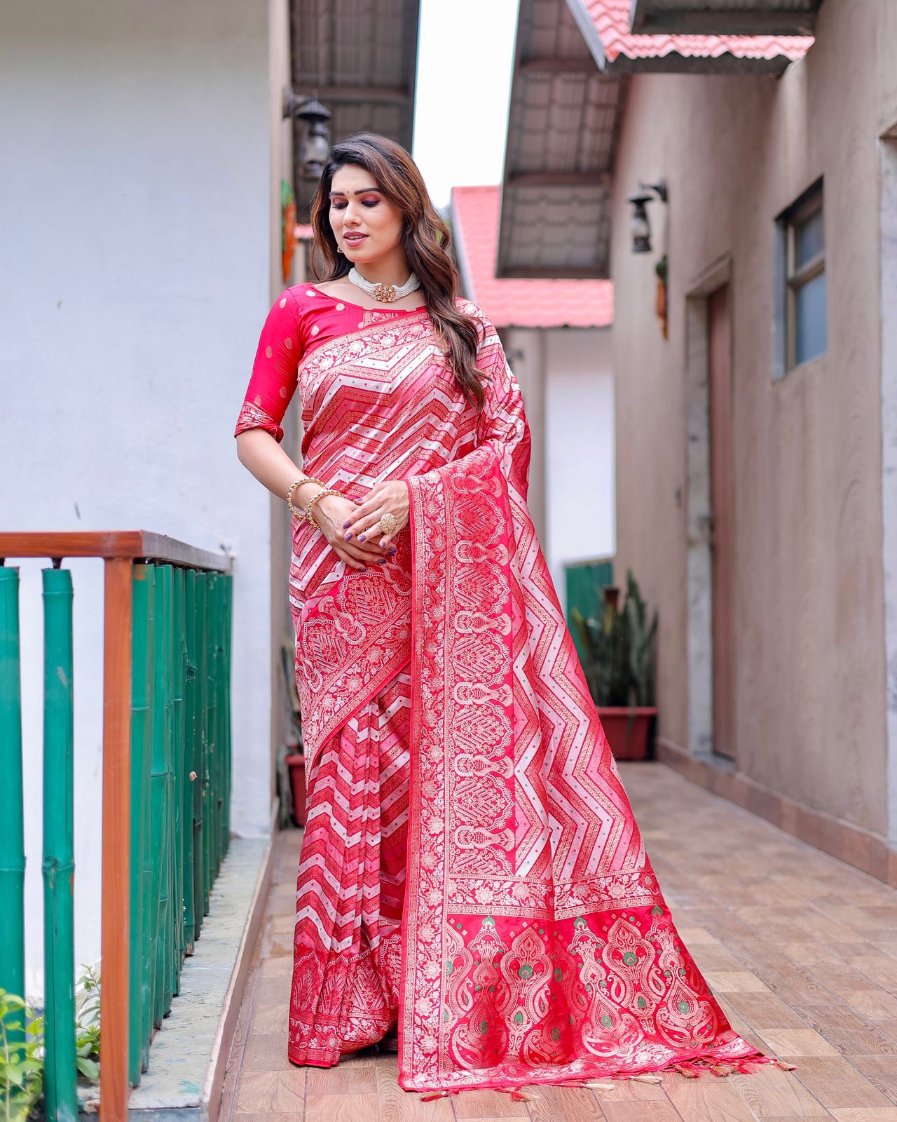 Pure Kanjivaram Silk Pattu Rich Zari Meenakari Lehariya Weaved Rich Pallu Border Saree