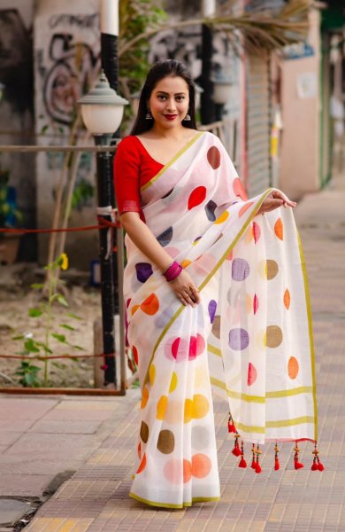 Image of Pure Linen Multi Color Polka Dot Digital Printed With Wooden Tassels Pallu Saree