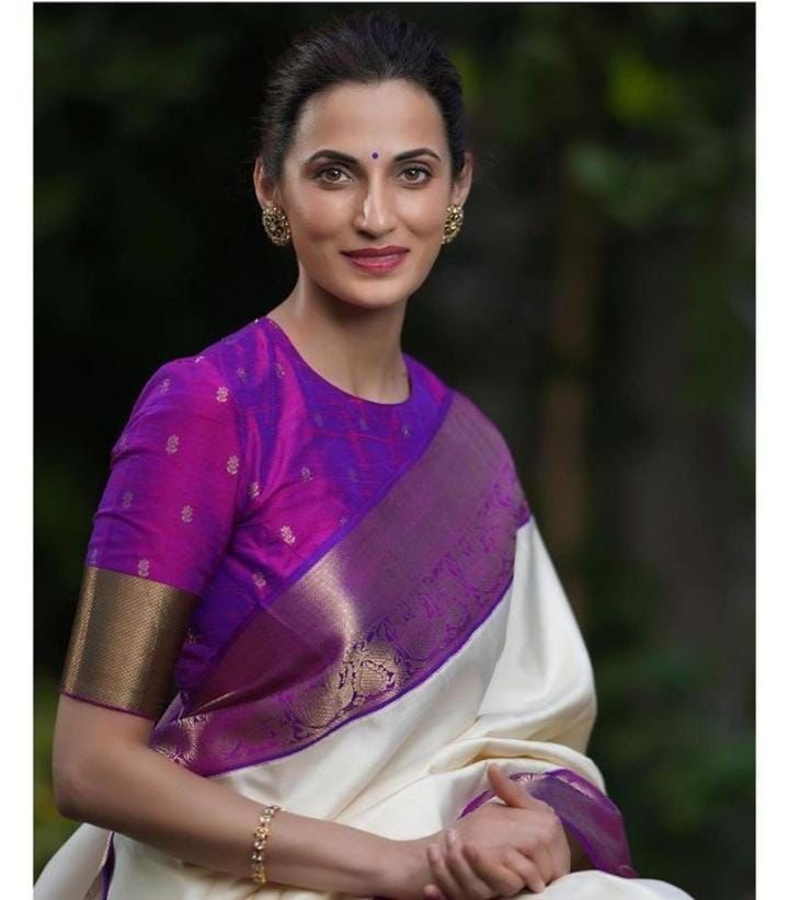 Banarasi Silk Rich Zari Weaved Pallu With Wide Zari Border Saree