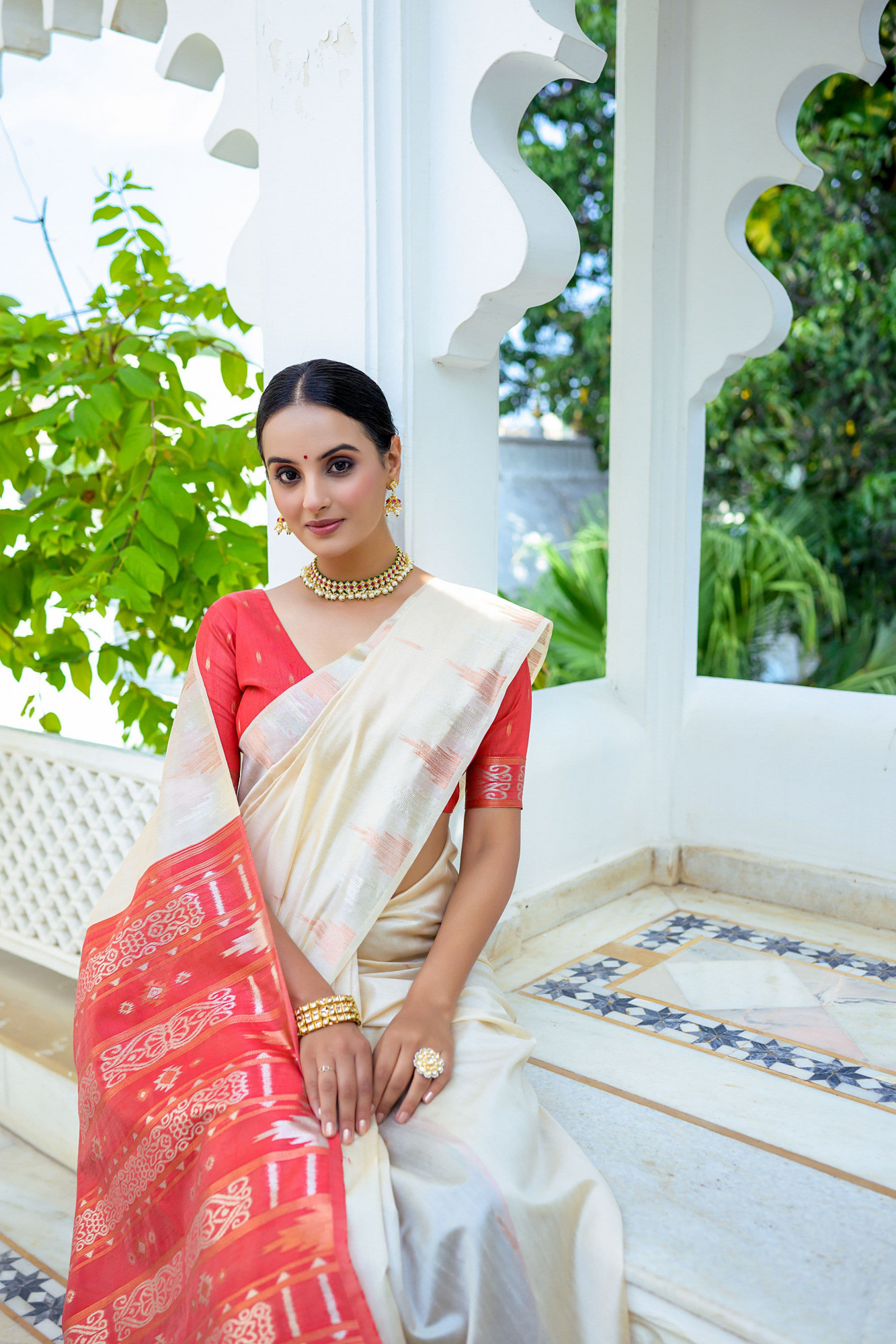 Off-White Soft Tussar Silk Jamdani Zari Weaved Saree