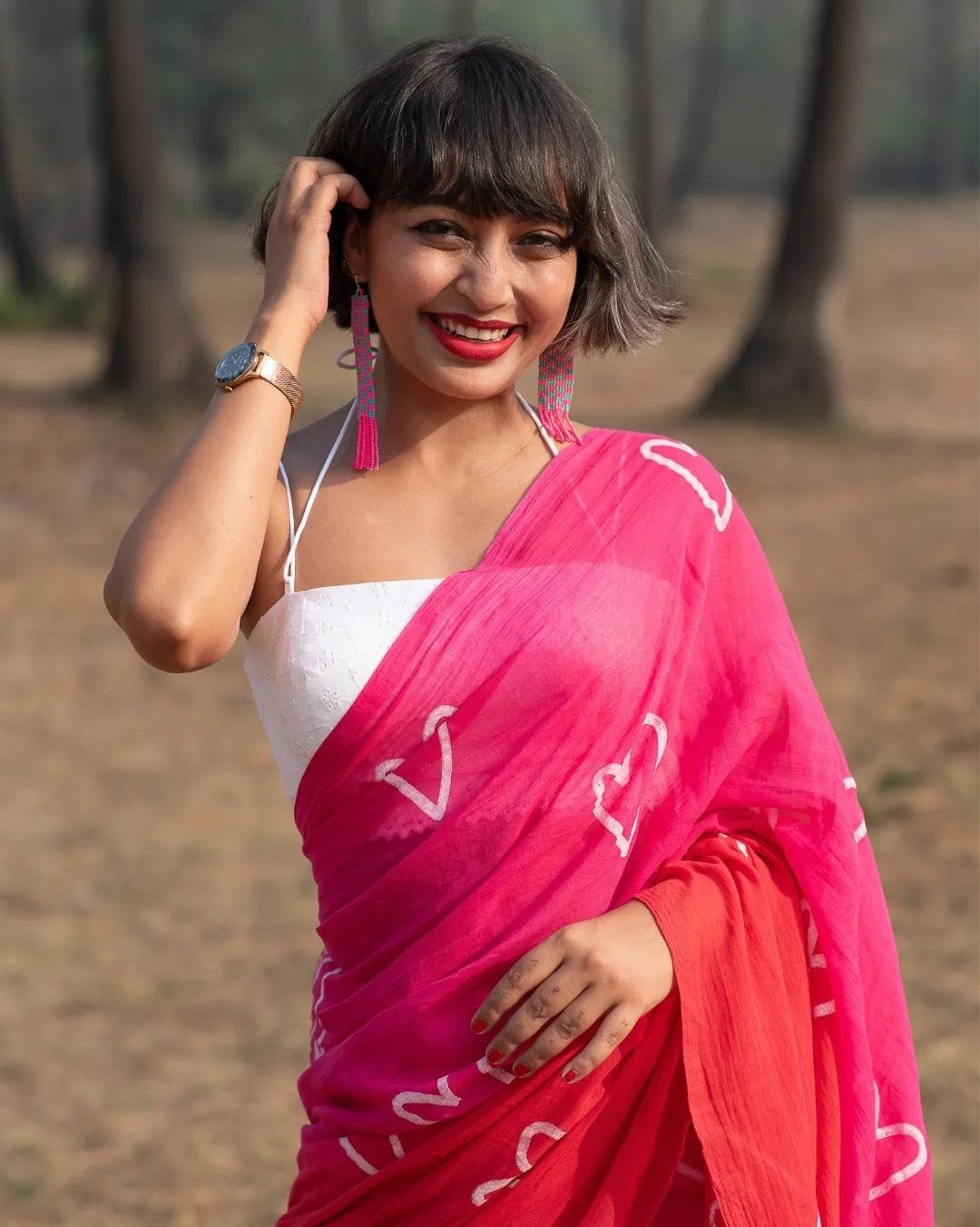 Red Raani Shaded Pure Linen Heart Shape Digital Print All Over Saree